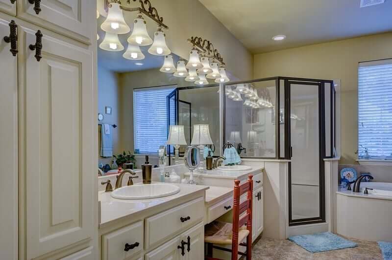 Stylish lighting in a bathroom