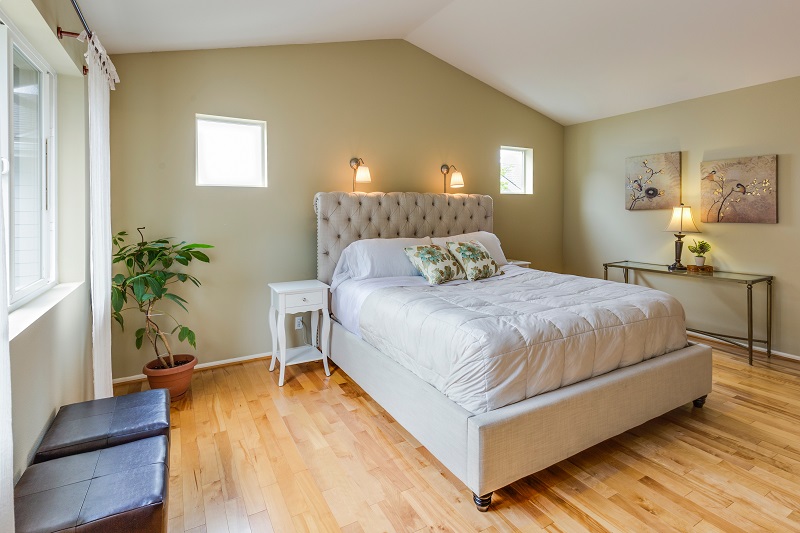 console table behind bed