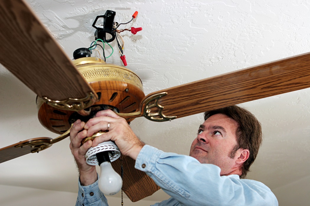 How To Take Down A Ceiling Fan Here S Do It Safely - Is There A Fuse In Hunter Ceiling Fan